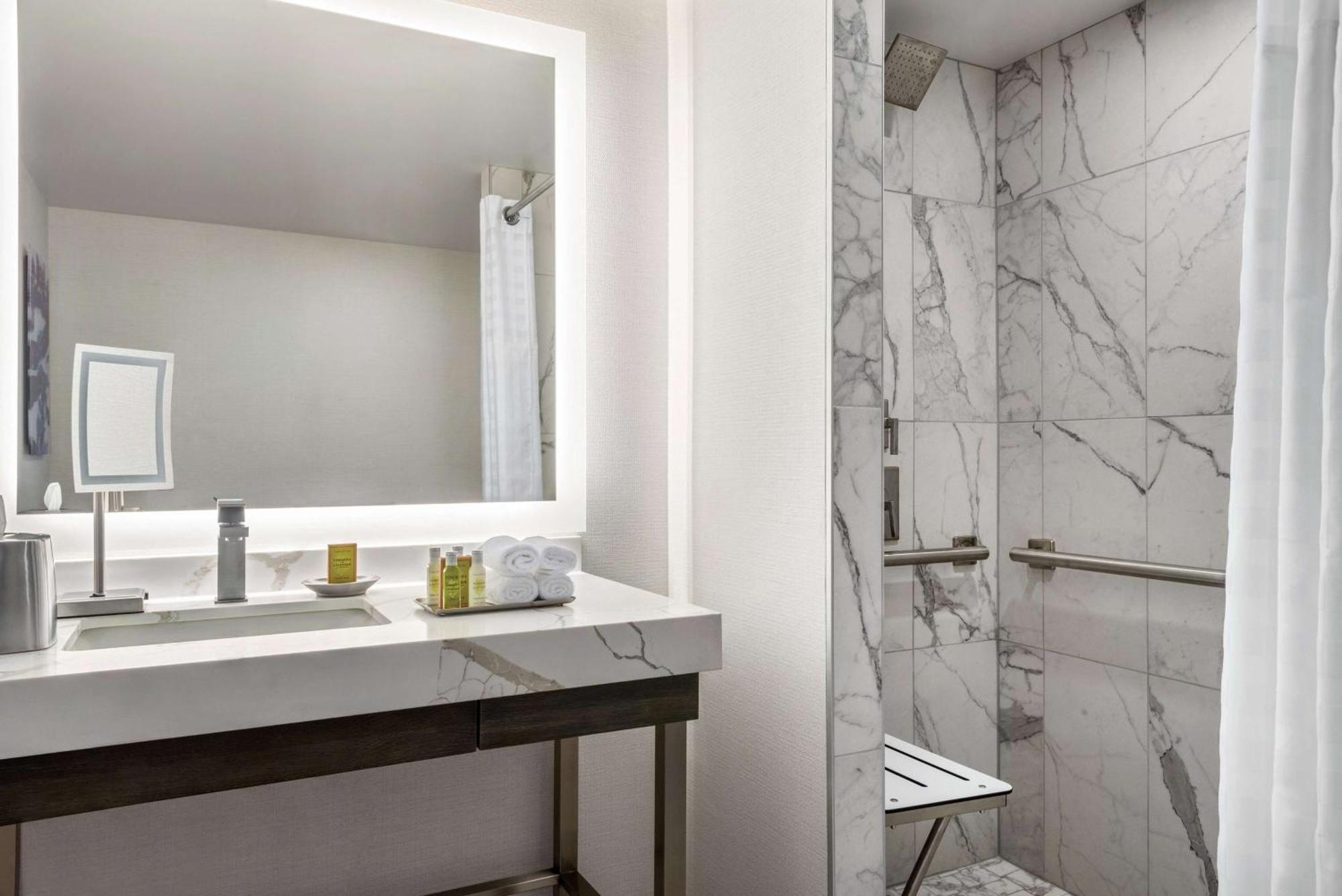 Отель Hilton Grand Vacations Club Chicago Magnificent Mile Экстерьер фото